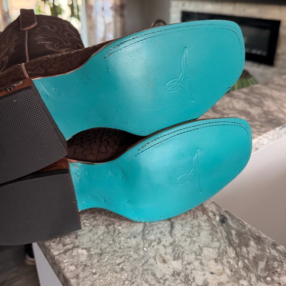 🩵Lane Iconic Blue Bottoms. Sartatoga Chocolate Boots
Limited special release. - Picture 7 of 9